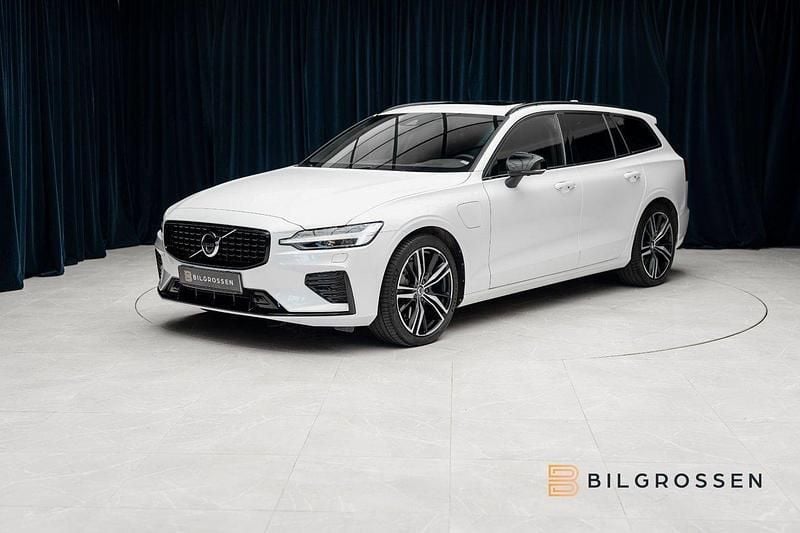 Vit Begagnad 2022 Volvo V60 R-Design Kombi | 439 900 kr (Bra pris) - Bild 1/4