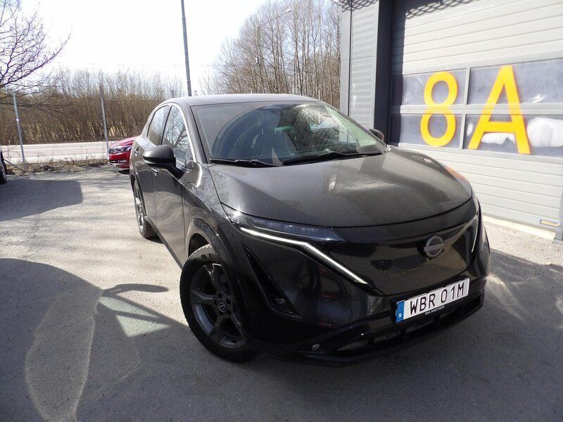 Svart Begagnad 2023 Nissan Ariya Evolve SUV | 329 000 kr - Bild 1/3