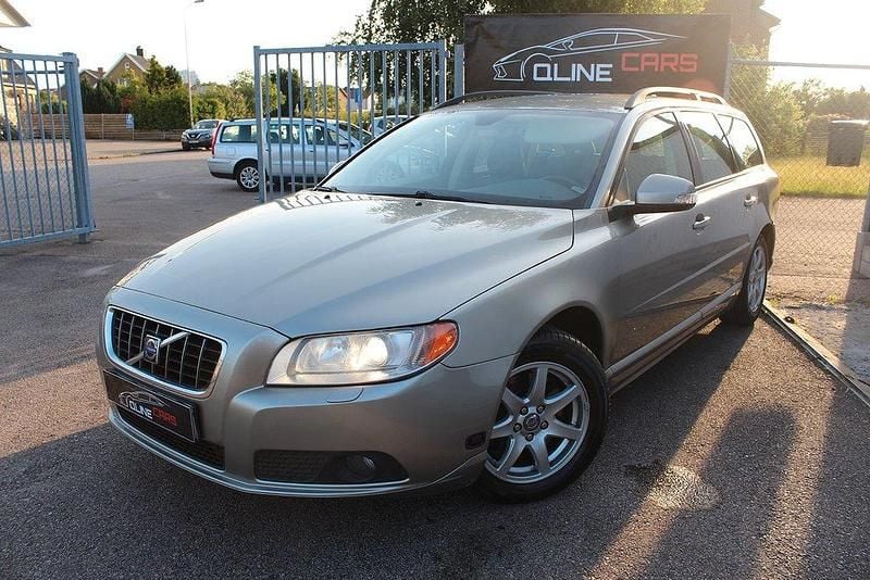 Begagnad Volvo V70 Momentum 200 HK (147 kW) 2009 Ljusbrun Kombi