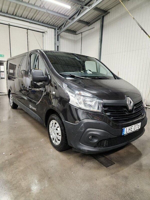 Svart Begagnad 2018 Renault Trafic Van | 109 000 kr (Superpris) - Bild 1/4