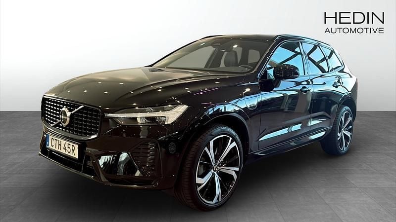 Svart (black) Begagnad 2022 Volvo XC60 R-Design SUV | 519 900 kr (Marknadspris) - Bild 1/4