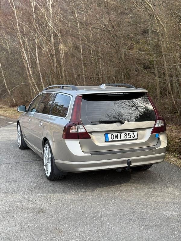 Begagnad Volvo V70 175 HK (128 kW) 2010 Ljusbrun Kombi