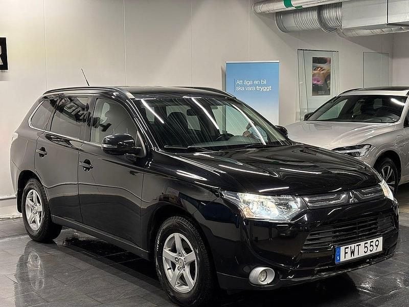 Begagnad Mitsubishi Outlander 150 HK (110 kW) 2013 Svart SUV
