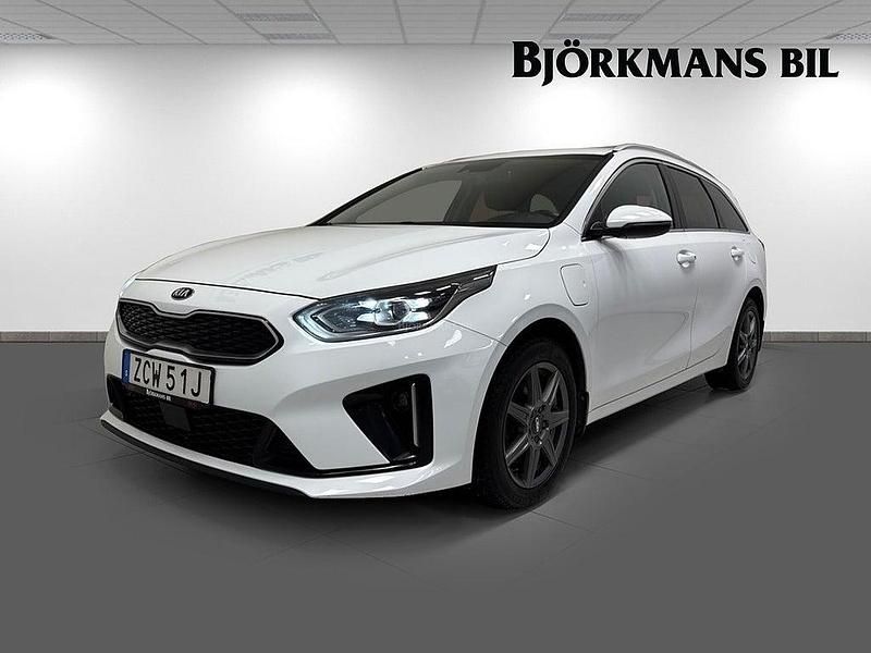 Vit Begagnad 2020 Kia Ceed Sportswagon Advance Kombi | 189 900 kr (Bra pris) - Bild 1/4