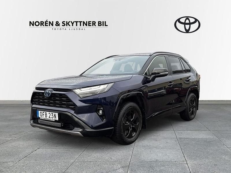 Blå Begagnad 2024 Toyota RAV4 Hybrid Style SUV | 429 000 kr (Marknadspris) - Bild 1/3