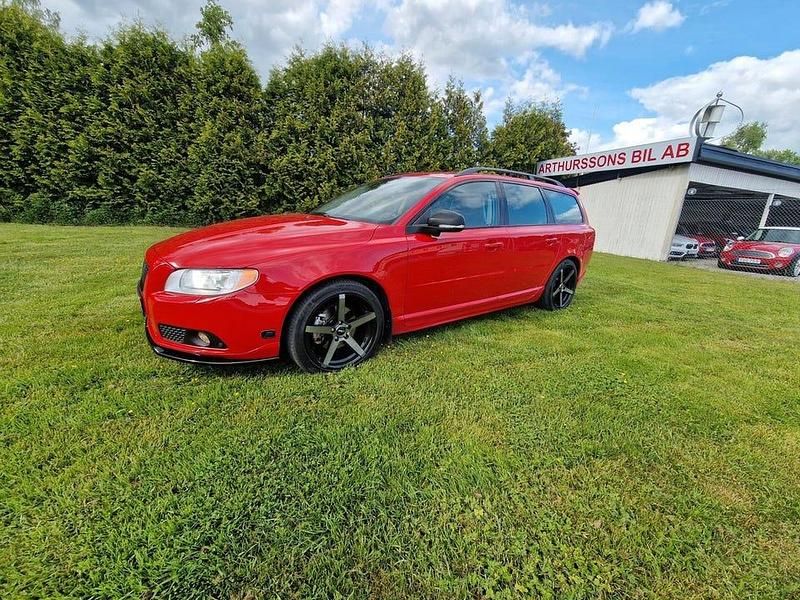 Röd Begagnad 2012 Volvo V70 R-Design Momentum Kombi | 129 000 kr (Dyr) - Bild 1/4