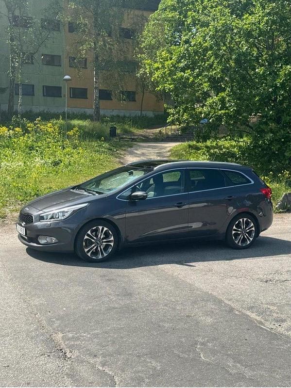 Grå Begagnad 2015 Kia Ceed Sportswagon Comfort Kombi | 98 000 kr (Bra pris) - Bild 1/4