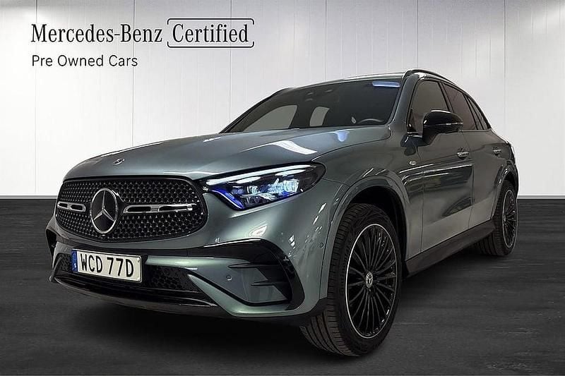 Grön Begagnad 2025 Mercedes GLC300e SUV | 699 900 kr (Marknadspris) - Bild 1/4
