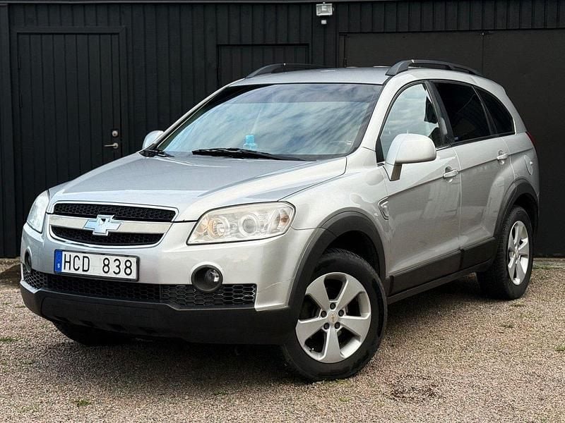 Grå Begagnad 2008 Chevrolet Captiva SUV | 29 900 kr (Dyr) - Bild 1/4