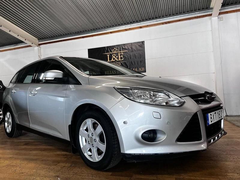 Grå Begagnad 2014 Ford Focus Trend Kombi | 79 900 kr (Lite dyr) - Bild 1/4
