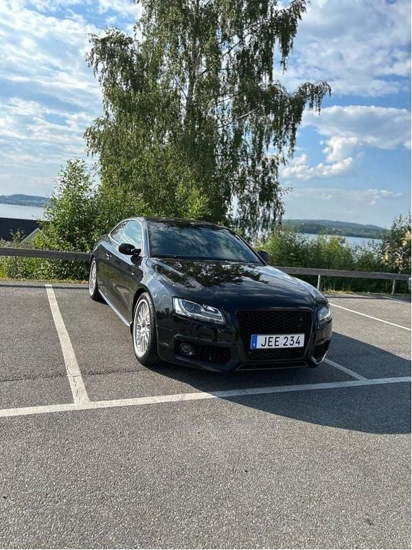 Svart Begagnad 2009 Audi A5 Comfort Sportkupé | 99 900 kr (Lite dyr) - Bild 1/4