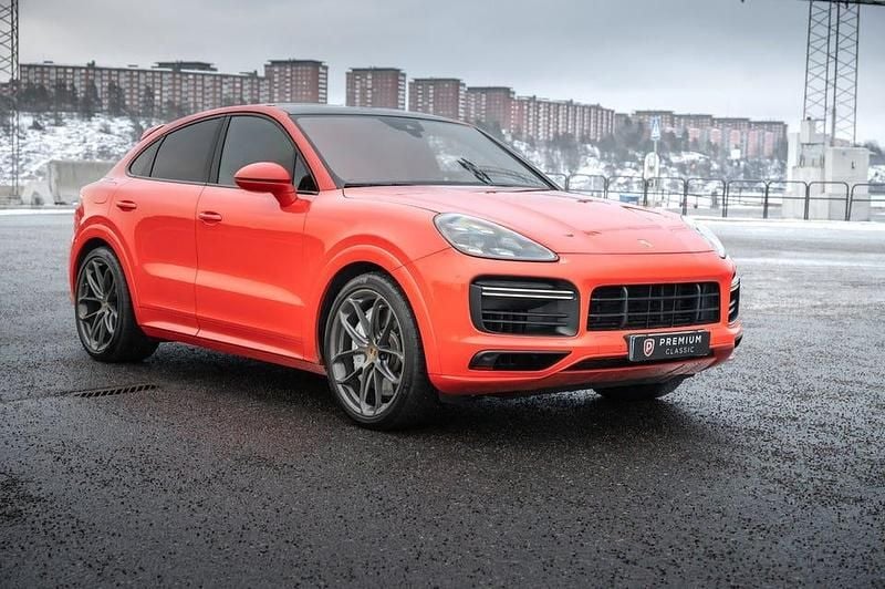 Begagnad Porsche Cayenne Turbo 549 HK (403 kW) 2020 Orange SUV
