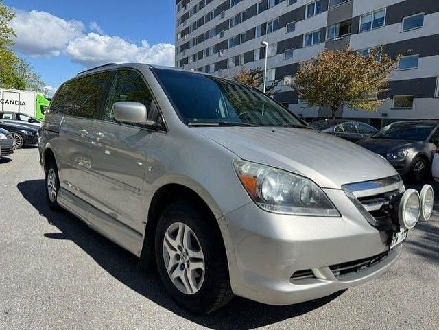 Silver Begagnad 2007 Honda Odyssey Minibuss | 39 000 kr - Bild 1/4