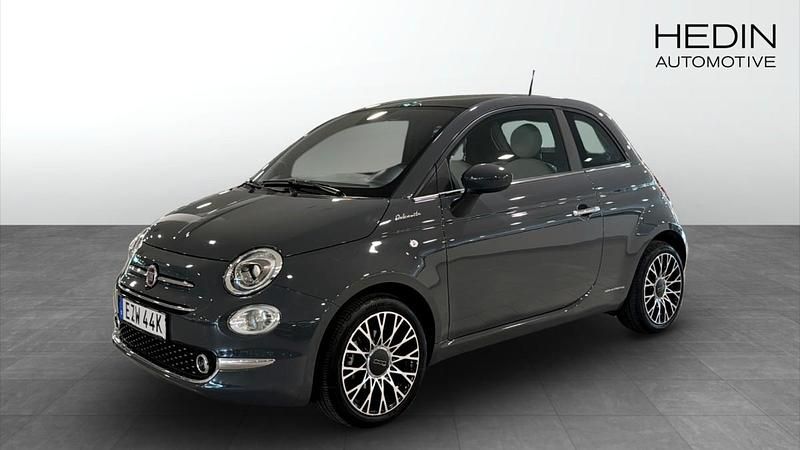 Grå (grey) Begagnad 2022 Fiat 500 Dolcevita Halvkombi | 149 900 kr (Marknadspris) - Bild 1/4
