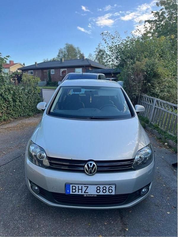 Brun Begagnad 2010 VW Golf Halvkombi | 50 000 kr (Marknadspris) - Bild 1/4