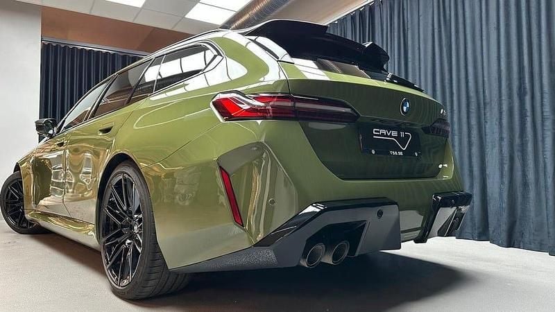 Begagnad BMW M5 728 HK (535 kW) 2025 Grön Kombi