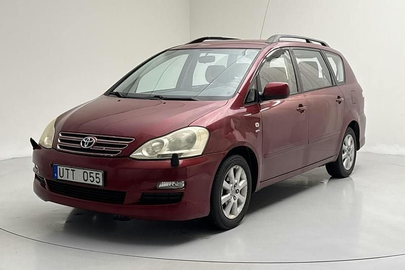 Mörkröd Begagnad 2004 Toyota Avensis Verso Minibuss | 29 000 kr - Bild 1/4