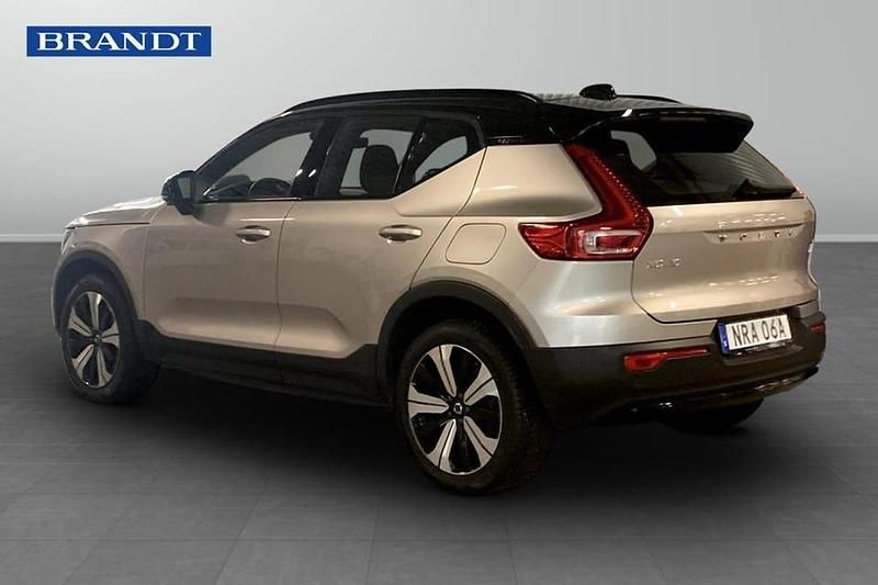 Begagnad Volvo XC40 Core 175 kW (238 HK) 2023 Grå SUV