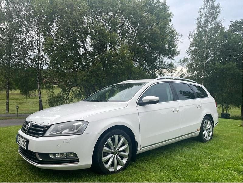 Vit Begagnad 2012 VW Passat Kombi | 48 000 kr (Marknadspris) - Bild 1/4