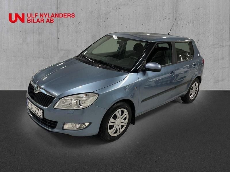 Ljusgrå Begagnad 2010 Skoda Fabia Ambiente Kombi | 84 000 kr (Marknadspris) - Bild 1/4