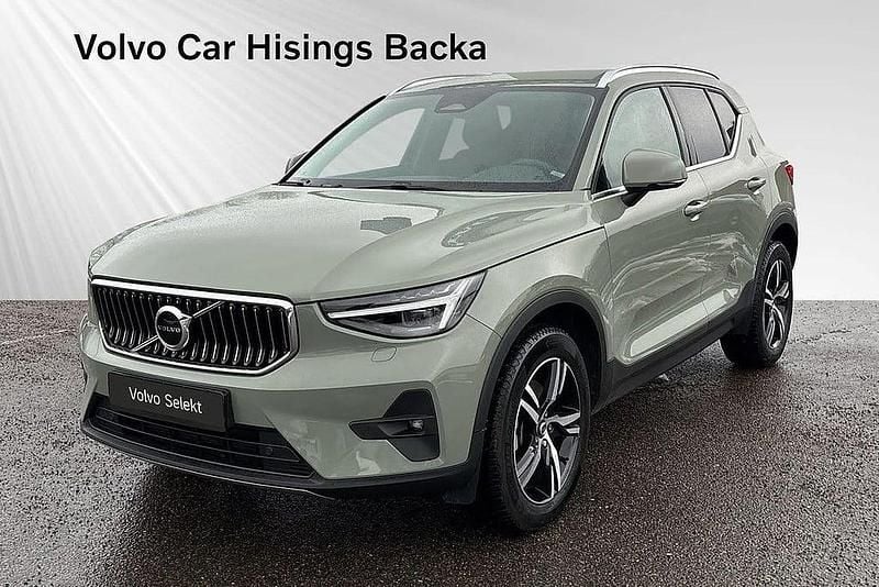 Grön Begagnad 2022 Volvo XC40 Plus SUV | 359 900 kr (Marknadspris) - Bild 1/2