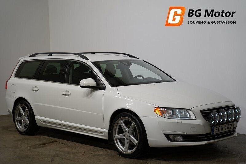 Vit Begagnad 2014 Volvo V70 Momentum Kombi | 134 600 kr (Marknadspris) - Bild 1/3