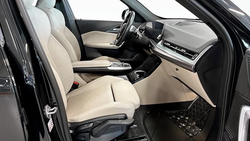 Begagnad BMW iX1 M Sport 230 kW (313 HK) 2023 Svart SUV