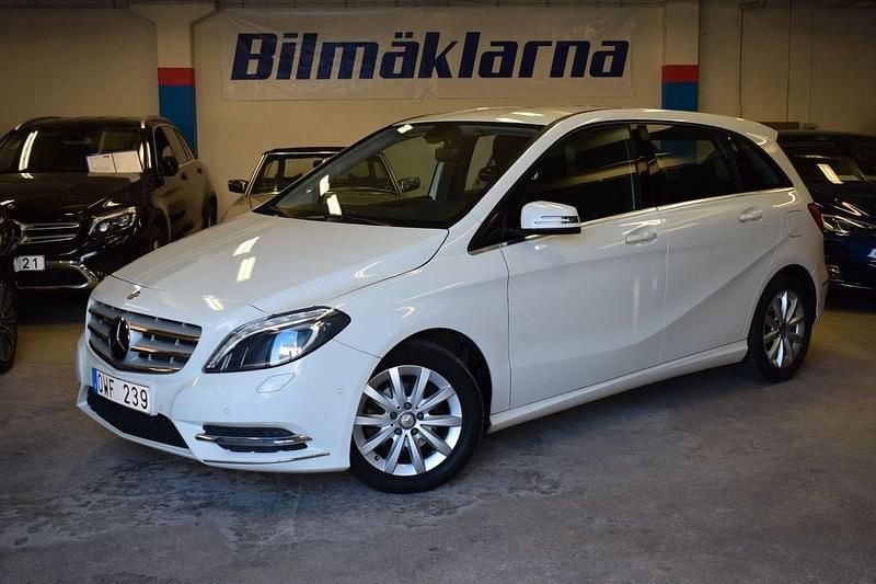 Vit Begagnad 2013 Mercedes B180 Minibuss | 129 000 kr (Marknadspris) - Bild 1/4