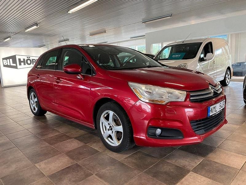 Röd Begagnad 2011 Citroën C4 Halvkombi | 49 000 kr (Bra pris) - Bild 1/4