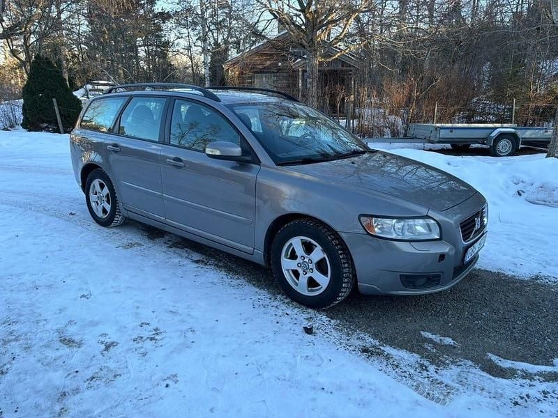 Begagnad Volvo V50 Momentum 125 HK (91 kW) 2008 Kombi