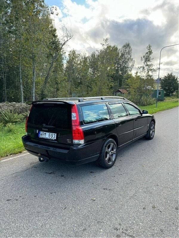 Svart Begagnad 2005 Volvo V70 Momentum Kombi | 20 000 kr (Bra pris) - Bild 1/4