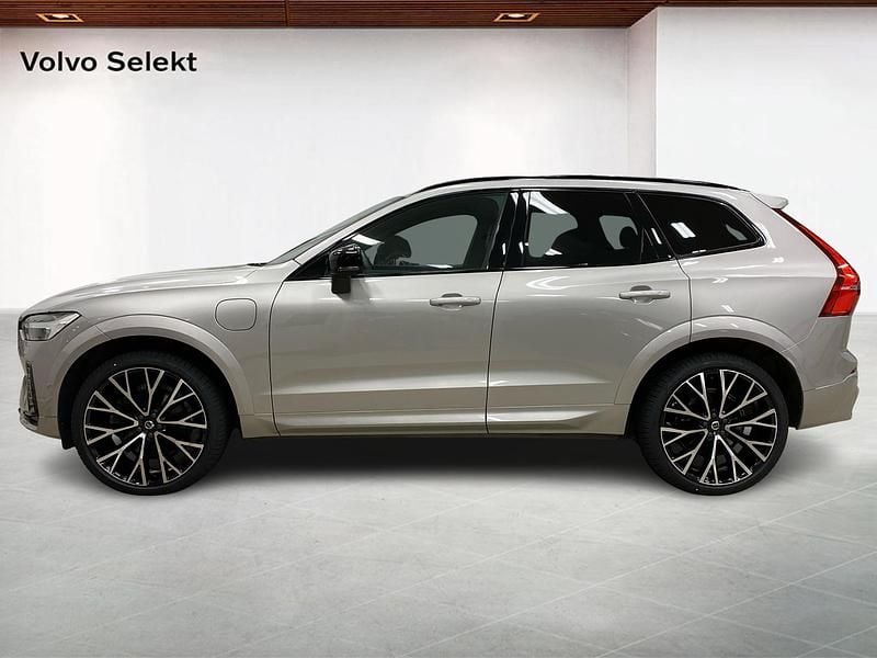 Begagnad Volvo XC60 R-Design 344 HK (253 kW) 2022 Silver SUV