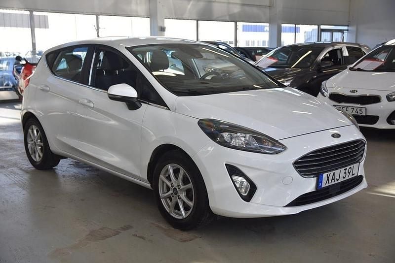 Begagnad Ford Fiesta Titanium 101 HK (74 kW) 2021 Vit Halvkombi