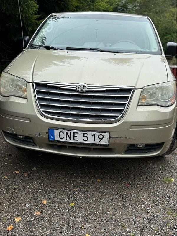 Brun Begagnad 2009 Chrysler Town & Country Minibuss | 20 000 kr - Bild 1/4