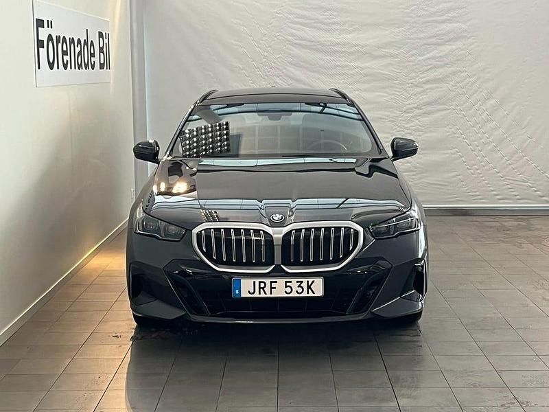 Begagnad BMW 530 M Sport 190 HK (139 kW) 2025 Sophistogrå metallic