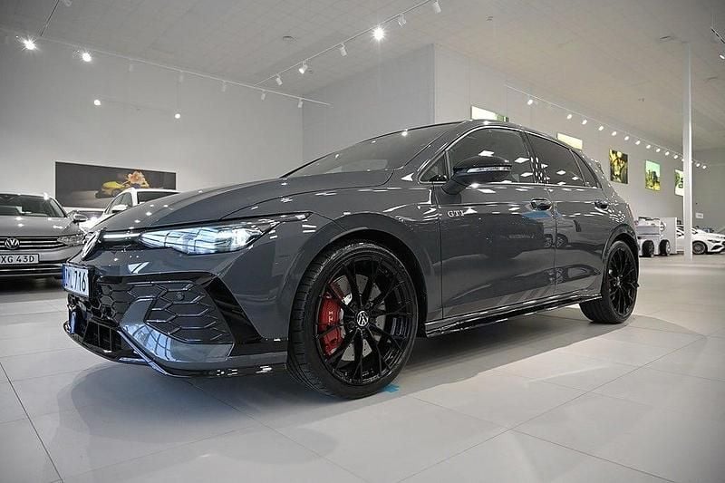 Grå Ny 2026 VW Golf VIII GTI Clubsport | 548 900 kr - Bild 1/3