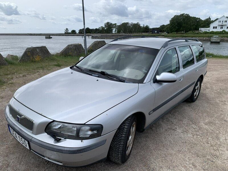 Grå Begagnad 2001 Volvo V70 Business Edition Kombi | 15 000 kr (Superpris) - Bild 1/4