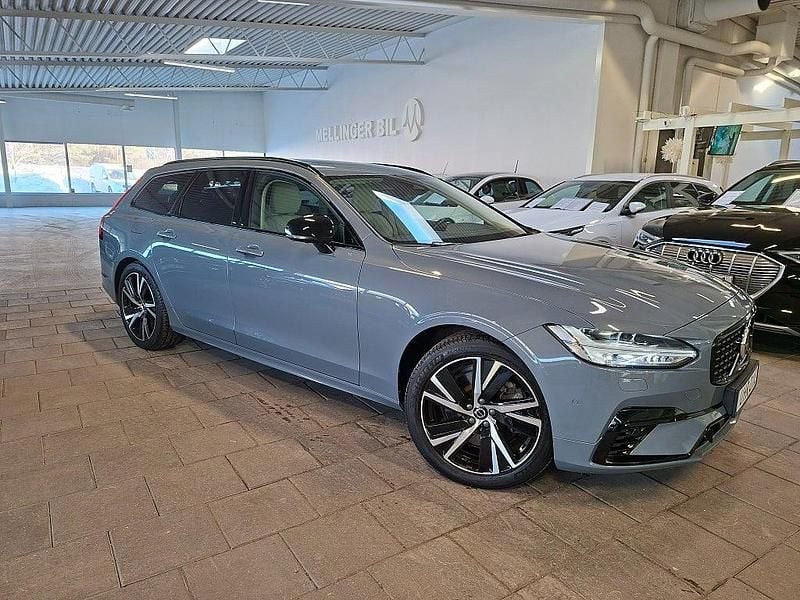 Begagnad Volvo V90 Ultimate 253 HK (186 kW) 2023 Grå Kombi