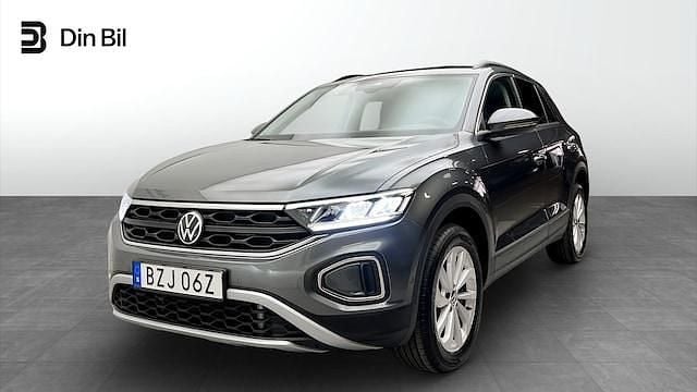 Grå Begagnad 2024 VW T-Roc Life SUV | 329 900 kr (Dyr) - Bild 1/4