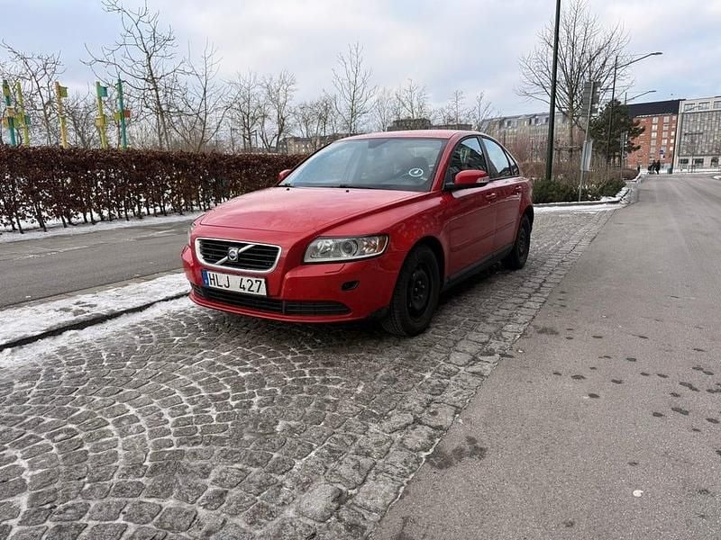 Begagnad 2009 Volvo S40 Sedan | 55 000 kr (Lite dyr) - Bild 1/4