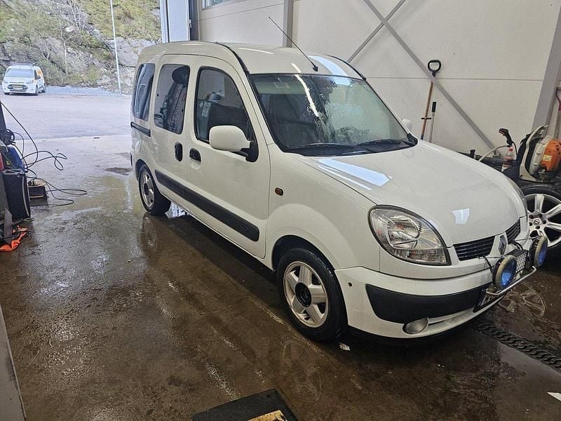 Vit Begagnad 2005 Renault Kangoo Privilege Minibuss | 31 900 kr - Bild 1/1
