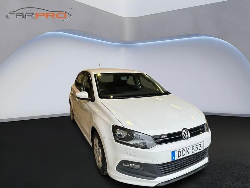 Vit Begagnad 2013 VW Polo R-line Halvkombi | 74 900 kr (Marknadspris) - Bild 1/4