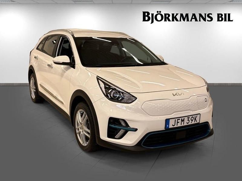 Begagnad Kia e-Niro Advance 150 kW (204 HK) 2021 /ud/ clear white SUV
