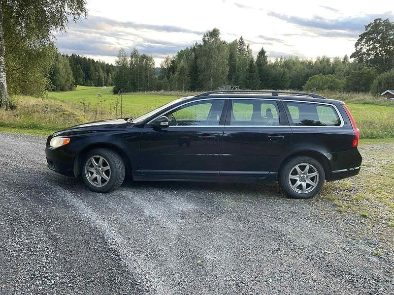 Svart Begagnad 2010 Volvo V70 Momentum Kombi | 20 000 kr - Bild 1/4