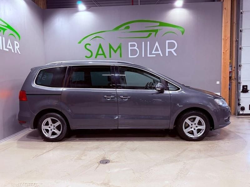 Begagnad VW Sharan 140 HK (102 kW) 2015 Grå Minibuss