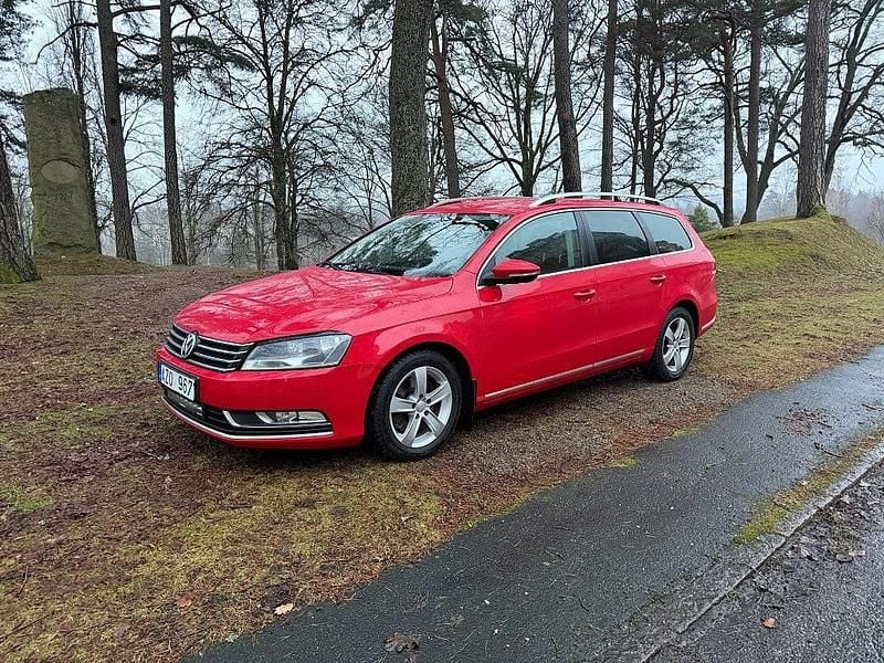 Röd Begagnad 2013 VW Passat Kombi | 64 900 kr (Marknadspris) - Bild 1/4