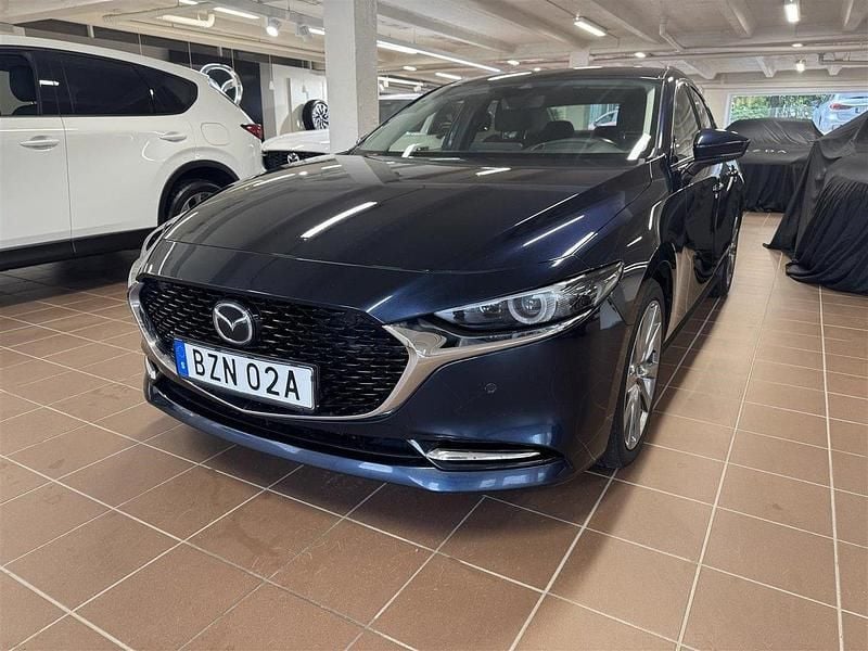Blå Begagnad 2019 Mazda 3 Sky Sedan | 185 000 kr (Marknadspris) - Bild 1/4