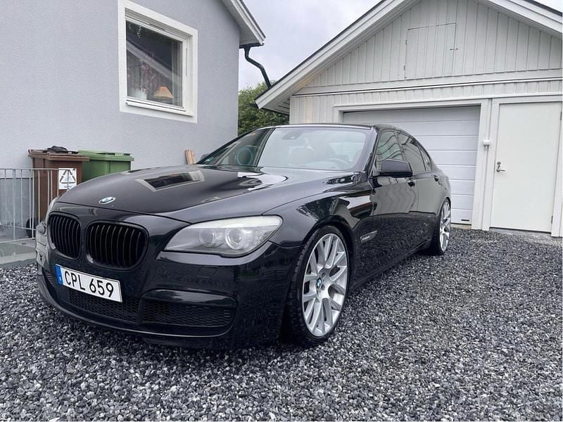 Svart Begagnad 2011 BMW 730 M Sport Sedan | 175 000 kr (Bra pris) - Bild 1/4