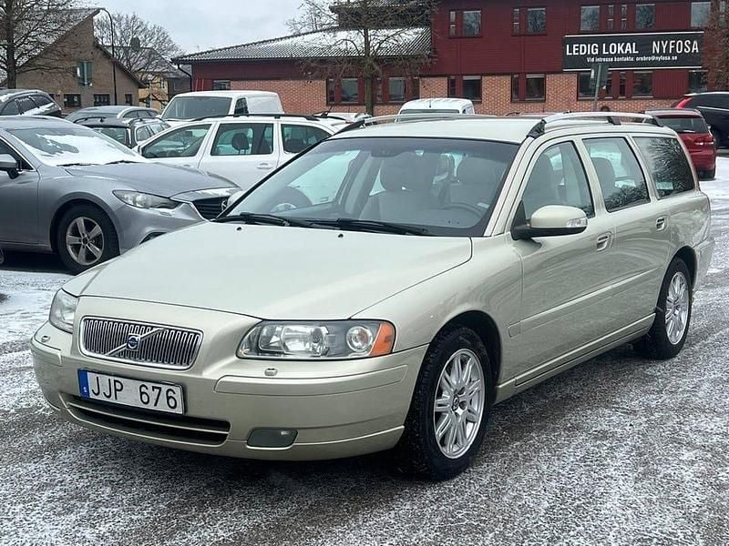 Ljusbrun Begagnad 2007 Volvo V70 Momentum Kombi | 29 900 kr (Bra pris) - Bild 1/4
