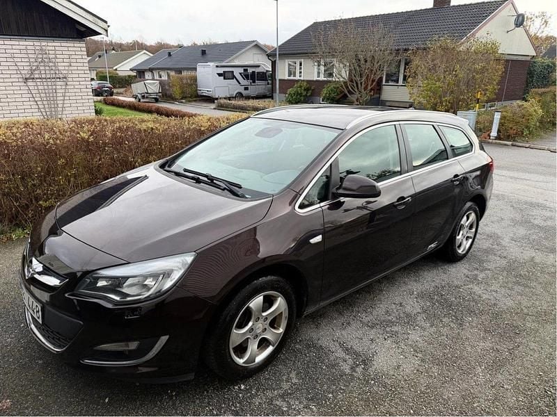 Brun Begagnad 2013 Opel Astra Sport Kombi | 47 000 kr (Marknadspris) - Bild 1/4